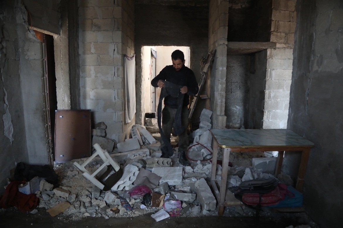 Động đất khiến người dân Tây Bắc Syria khổ càng thêm khổ