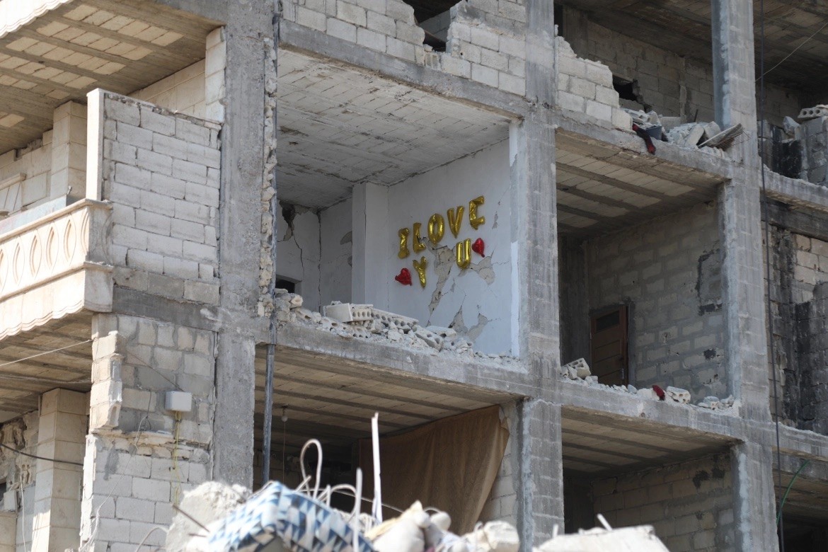 Động đất khiến người dân Tây Bắc Syria khổ càng thêm khổ