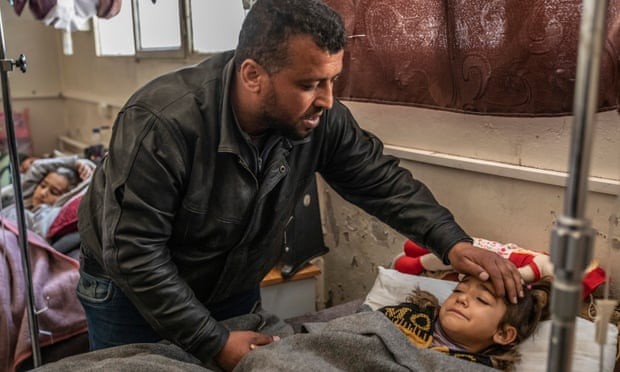 Động đất khiến người dân Tây Bắc Syria khổ càng thêm khổ