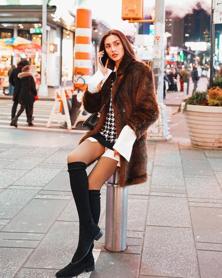 Sao Việt: Hồng Diễm thảnh thơi uống trà Sao Việt: Hồng Diễm thảnh thơi uống trà