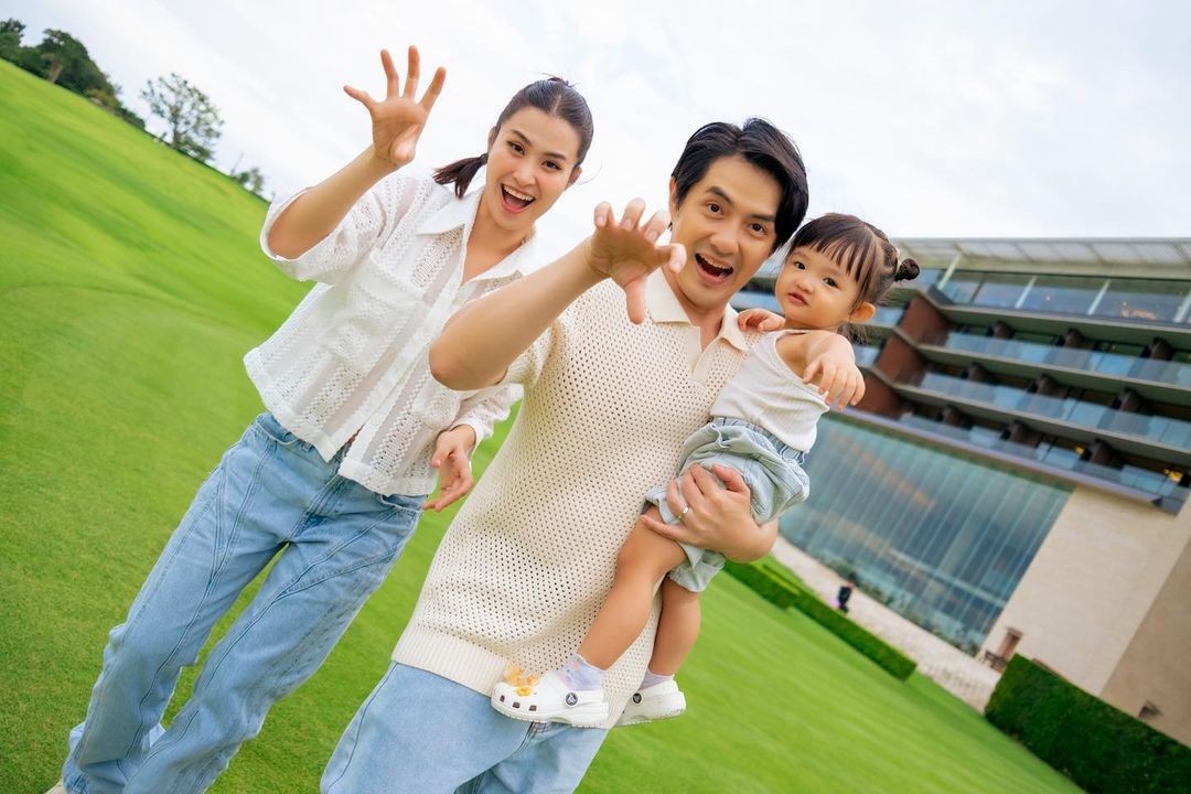 Sao Việt: Hồng Diễm thảnh thơi uống trà Sao Việt: Hồng Diễm thảnh thơi uống trà