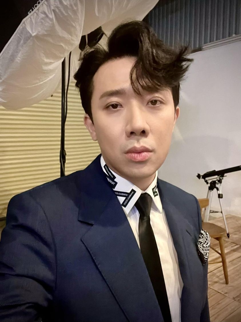 Sao Việt: Hồng Diễm thảnh thơi uống trà Sao Việt: Hồng Diễm thảnh thơi uống trà