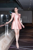 Thần thái tự tin và vóc dáng gợi cảm của Á hậu Trịnh Thùy Linh