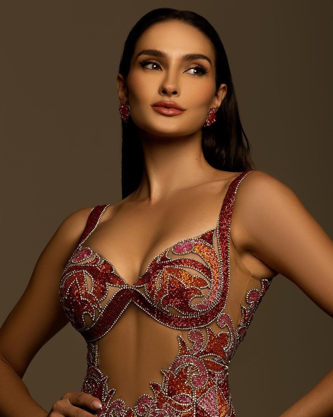 Tân Miss Charm 2023 gợi cảm cỡ nào?