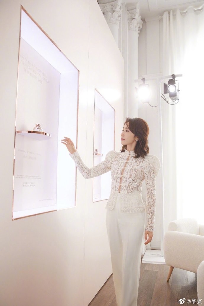 Trung Quốc: Lê Tư xuất hiện hoàn hảo dự sự kiện