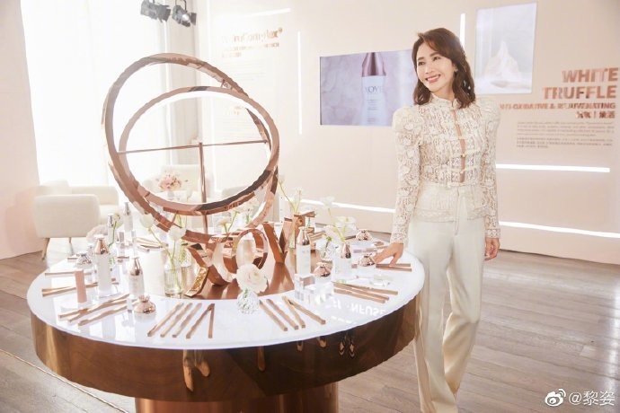 Trung Quốc: Lê Tư xuất hiện hoàn hảo dự sự kiện