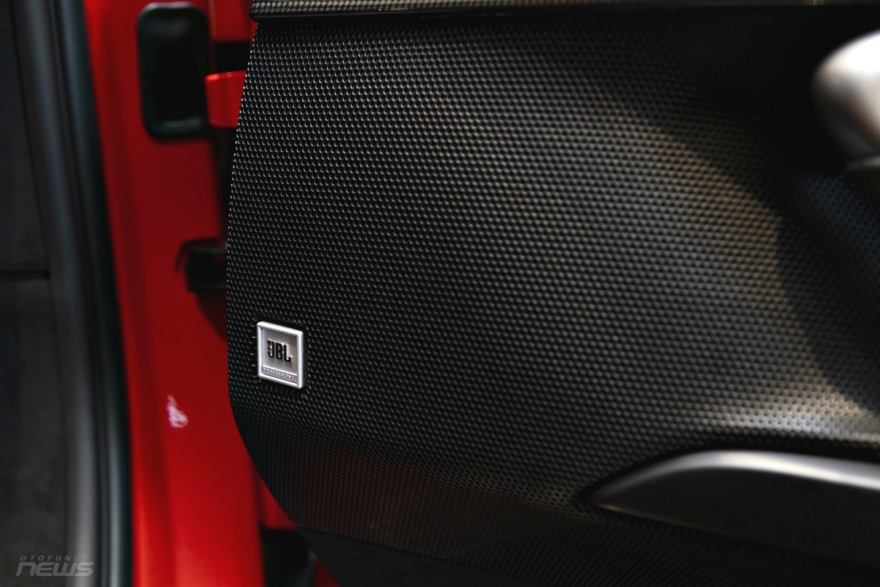 Cận cảnh chi tiết Ferrari 296 GTS có mặt tại Việt Nam, giá từ 23 tỷ đồng