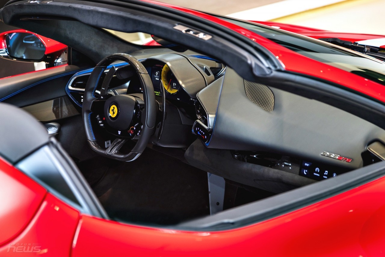 Cận cảnh chi tiết Ferrari 296 GTS có mặt tại Việt Nam, giá từ 23 tỷ đồng