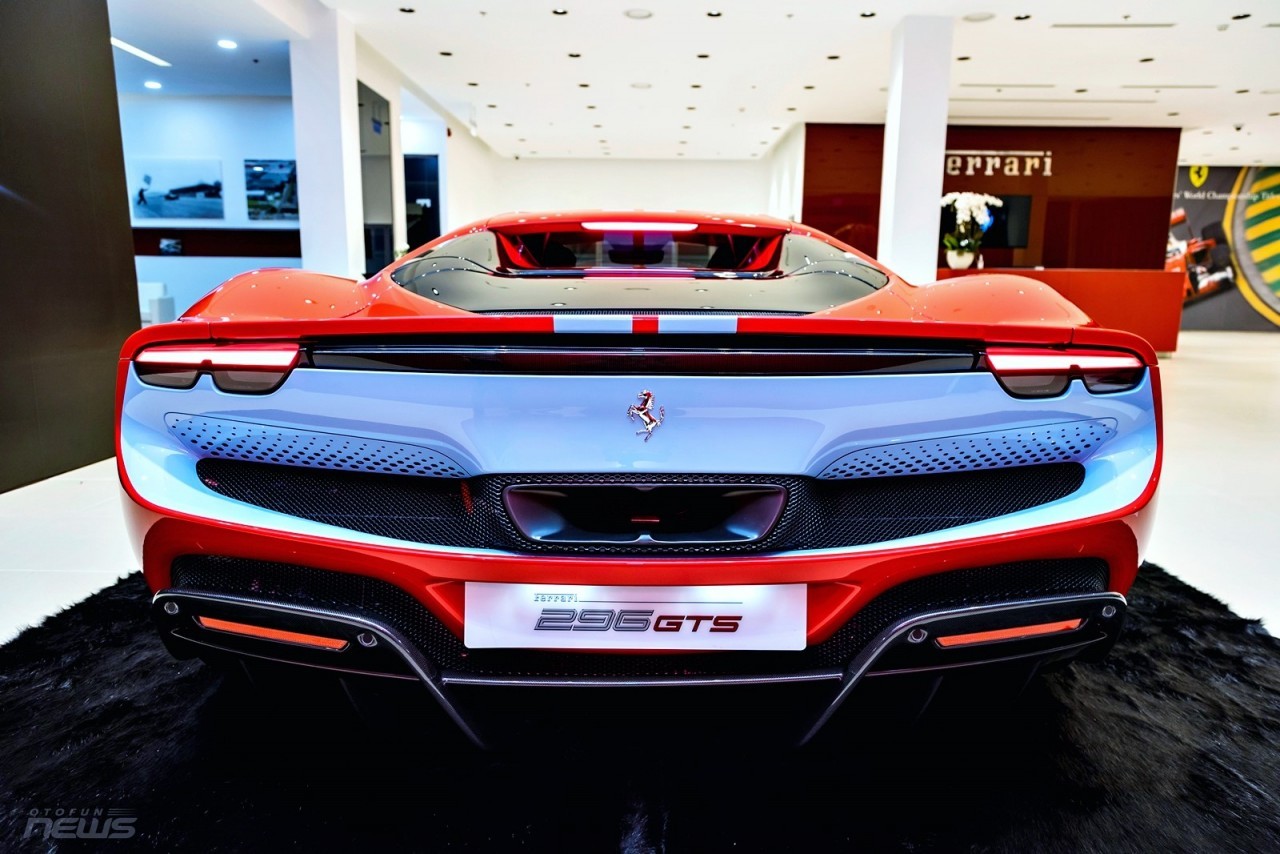 Cận cảnh chi tiết Ferrari 296 GTS có mặt tại Việt Nam, giá từ 23 tỷ đồng
