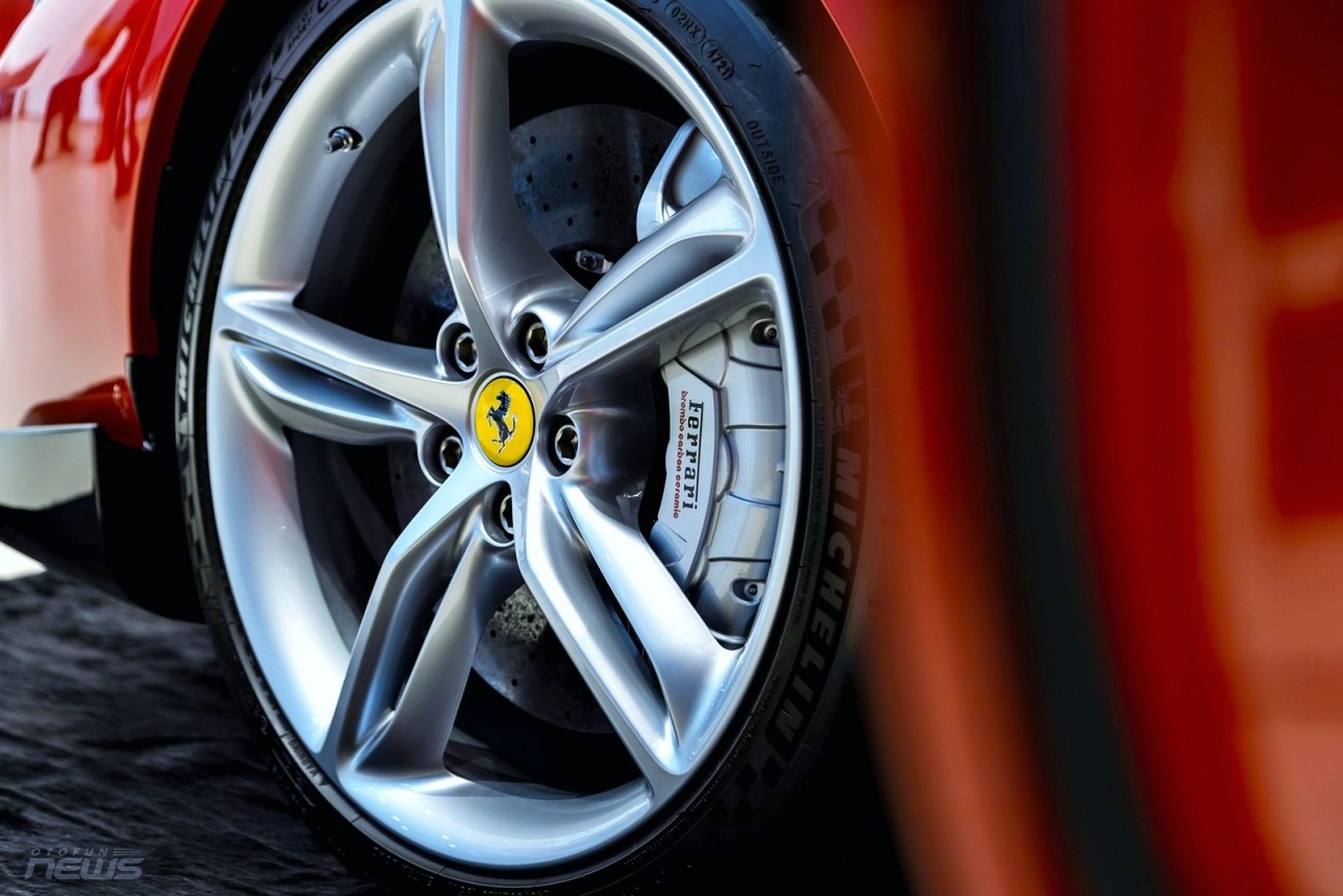 Cận cảnh chi tiết Ferrari 296 GTS có mặt tại Việt Nam, giá từ 23 tỷ đồng