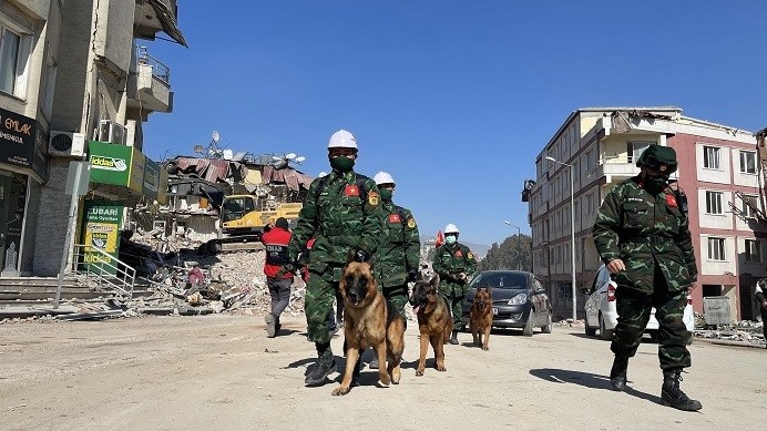 dong dat tho nhi ky hinh anh luc luong cuu ho quan doi nhan dan viet nam tim kiem nan nhan tai antakya