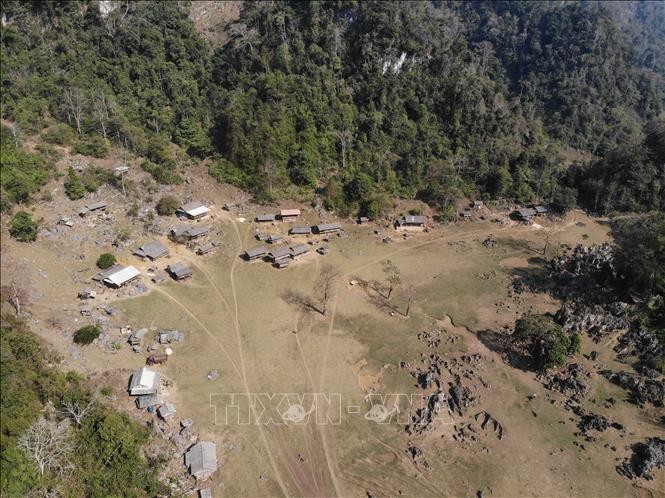 Khung cảnh Hang Táu, ngôi làng nguyên sơ, yên bình ở xã Chiềng Hắc, huyện Mộc Châu, tỉnh Sơn La