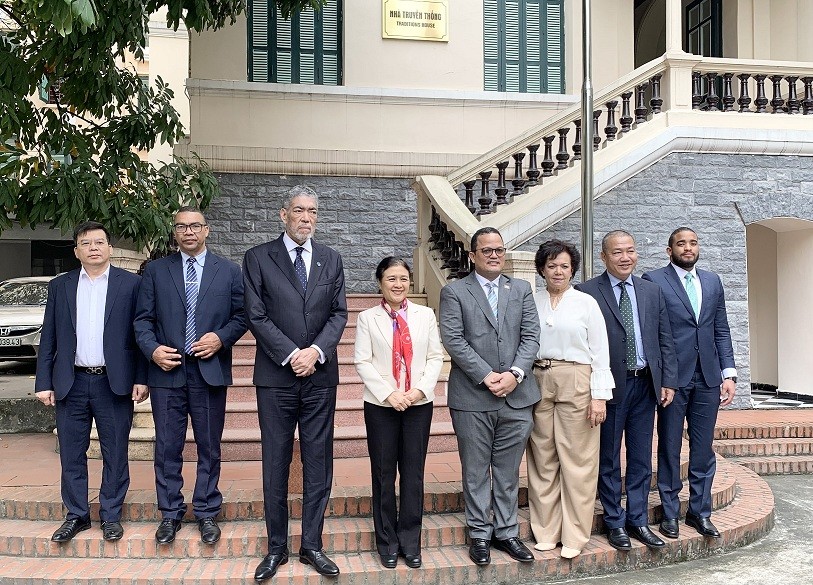 Thúc đẩy giao lưu và hợp tác giữa nhân dân Việt Nam và Dominia