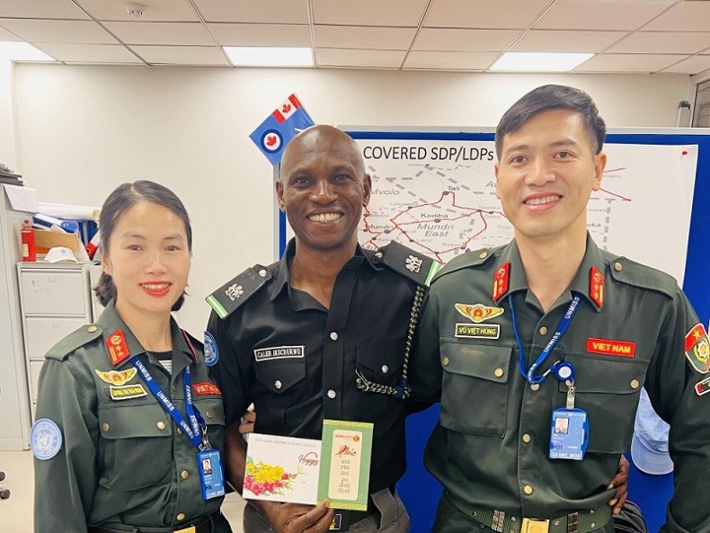 Lực lượng công an tham gia gìn giữ hòa bình ở cộng hòa Nam Sudan: Mang đến những yêu thương Lực lượng công an tham gia gìn giữ hòa bình ở cộng hòa Nam Sudan: Mang đến những yêu thương