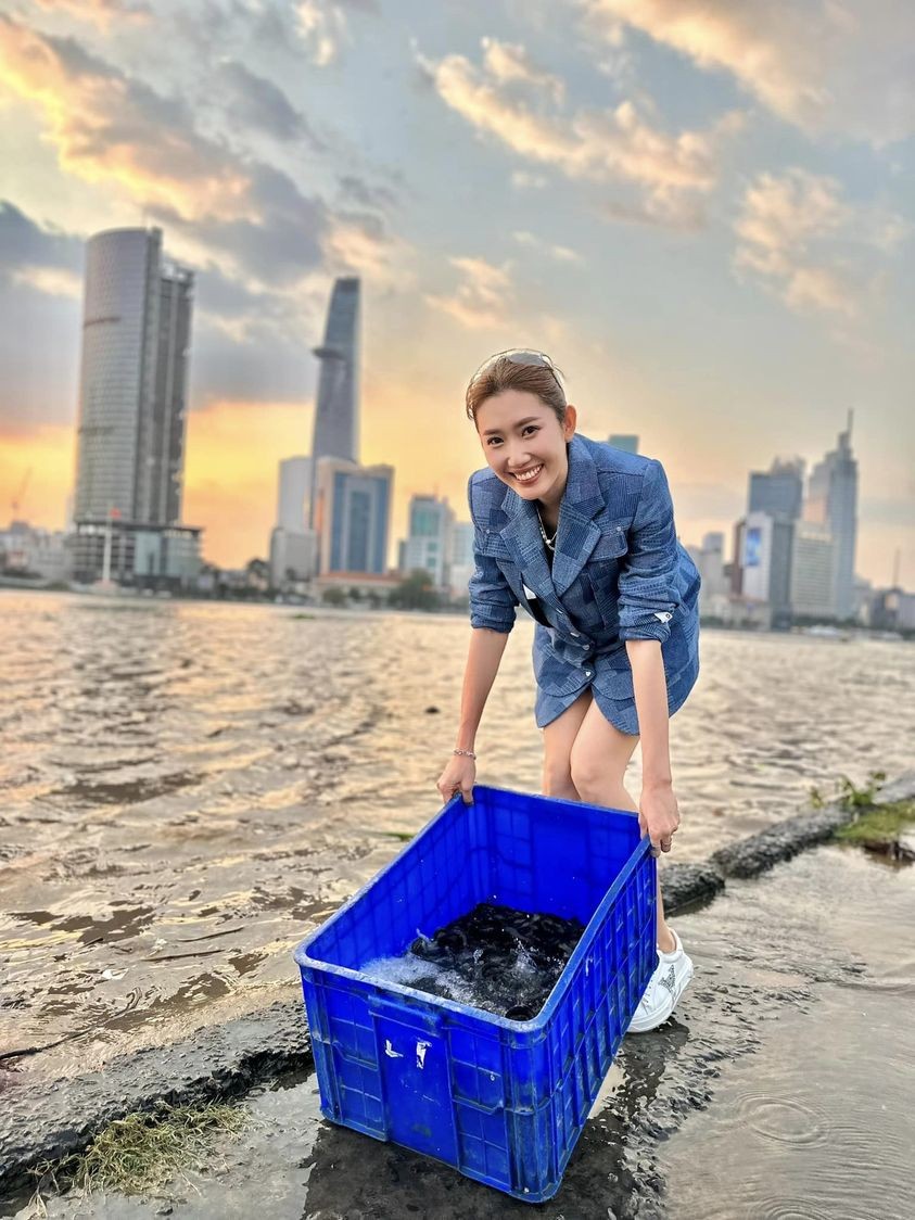 Sao Việt: Lệ Quyên gợi cảm