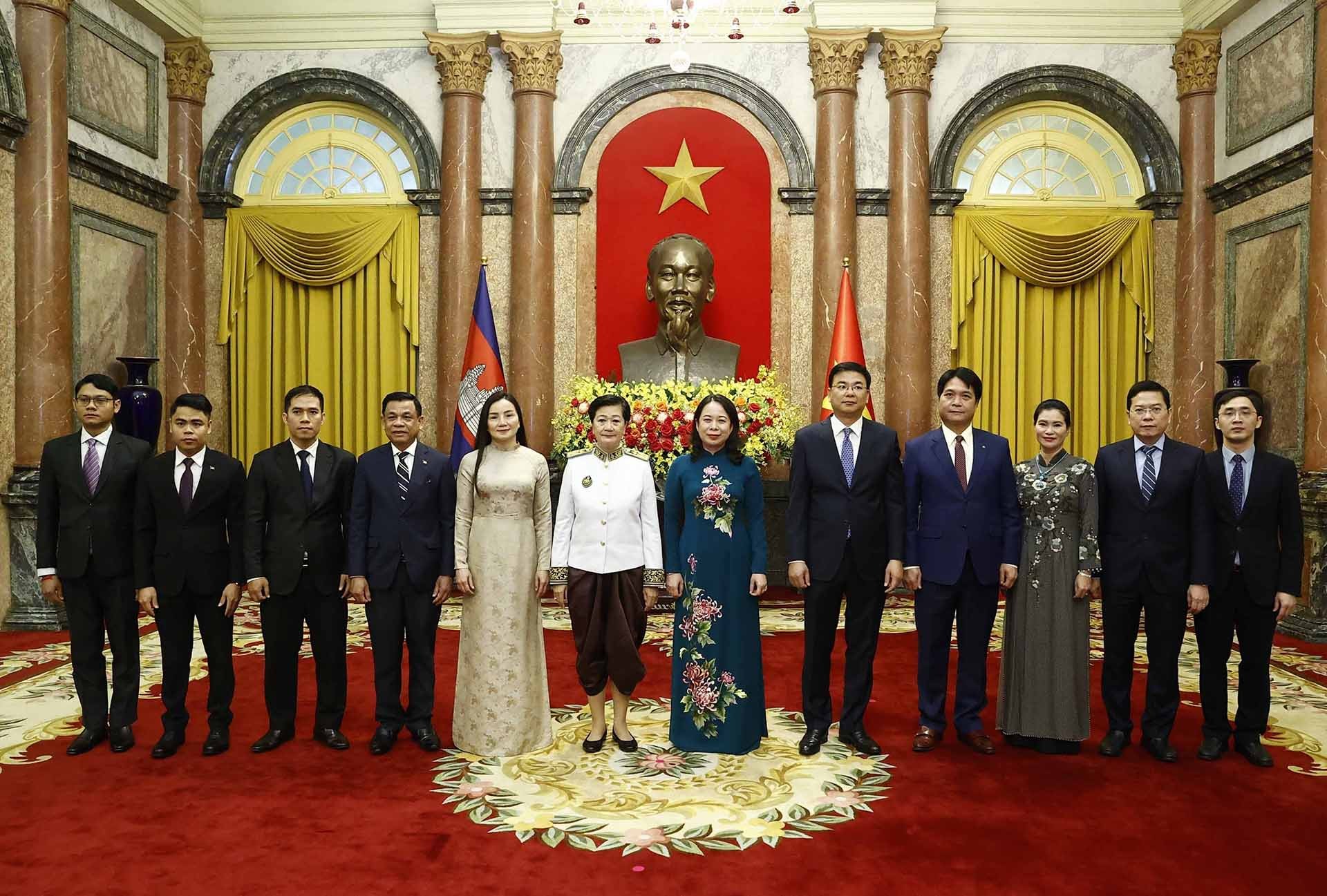 Quyền Chủ tịch nước Võ Thị Ánh Xuân tiếp Đại sứ Thuỵ Sỹ, Malaysia, Campuchia đến trình Quốc thư