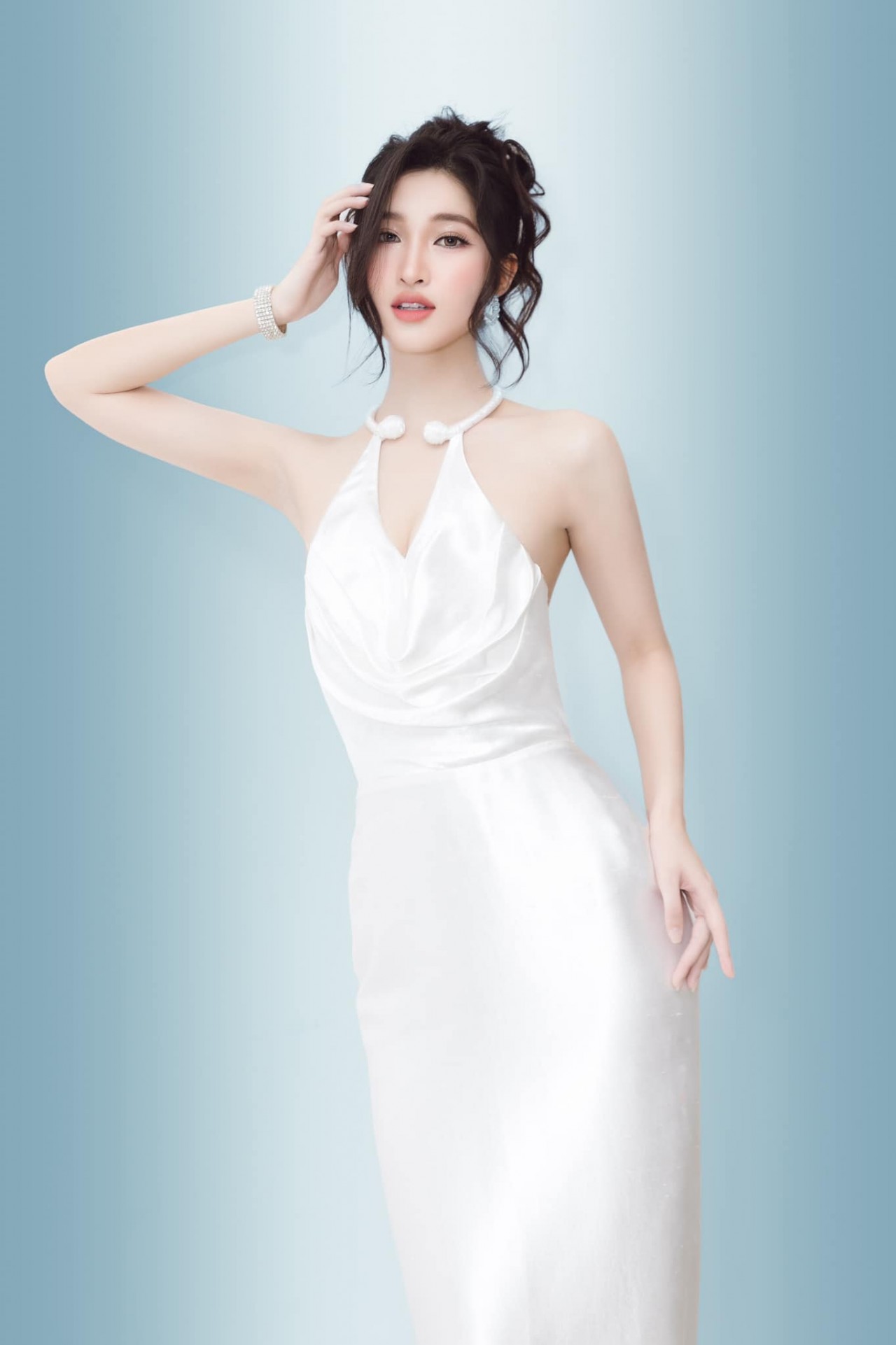 Á hậu Phương Nhi lại lên đồ sang chảnh