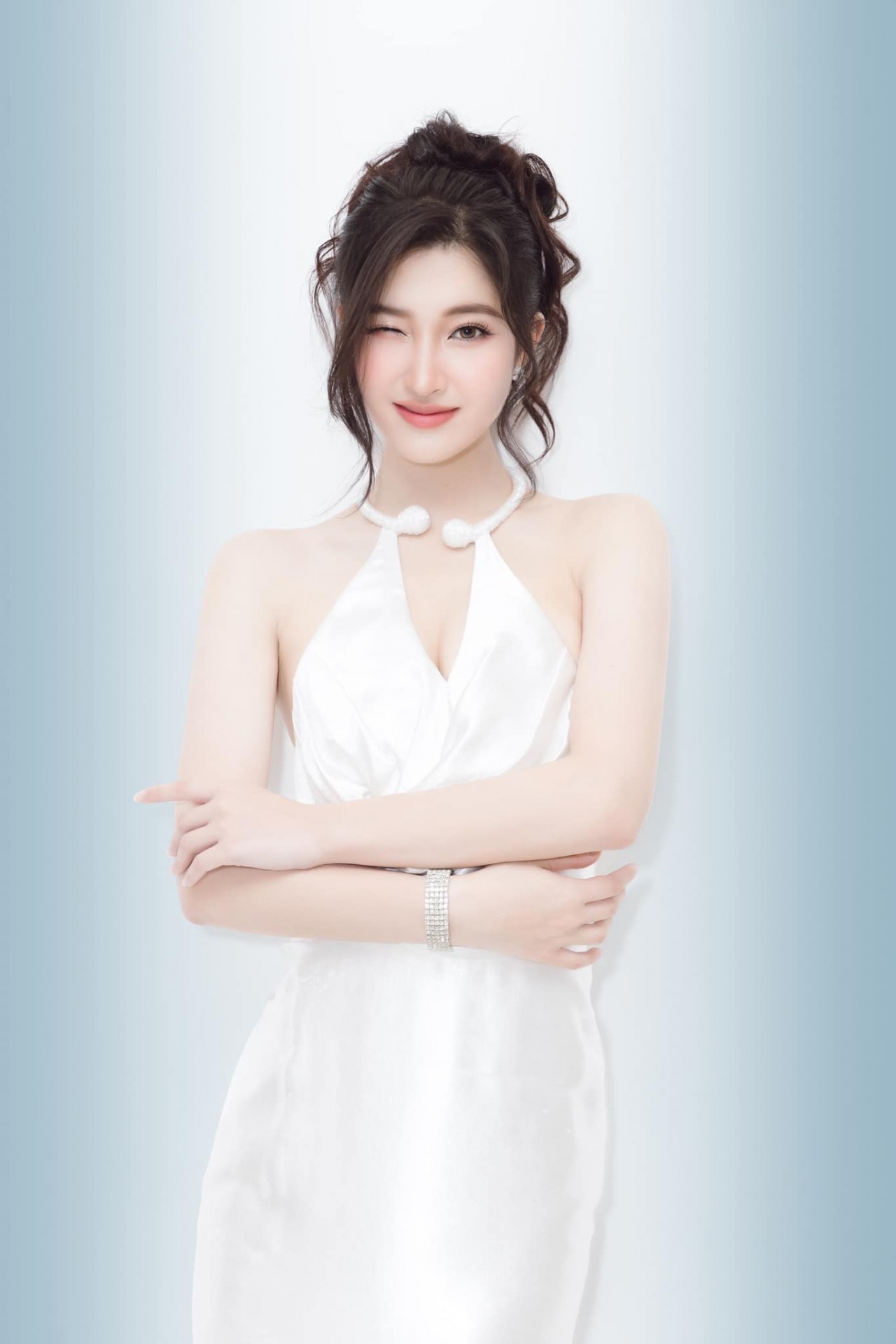 Á hậu Phương Nhi lại lên đồ sang chảnh