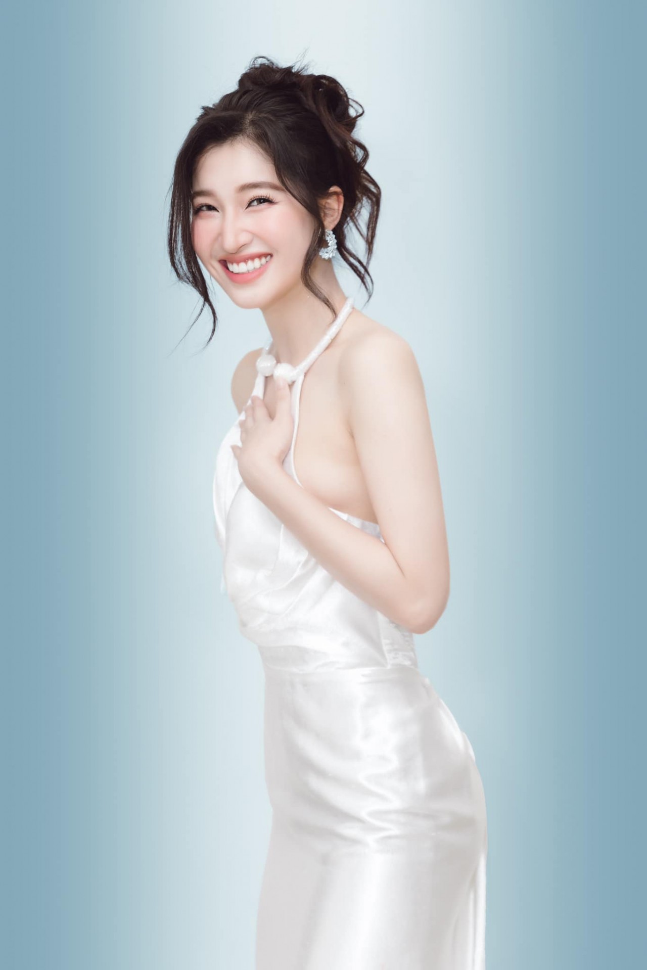 Á hậu Phương Nhi lại lên đồ sang chảnh