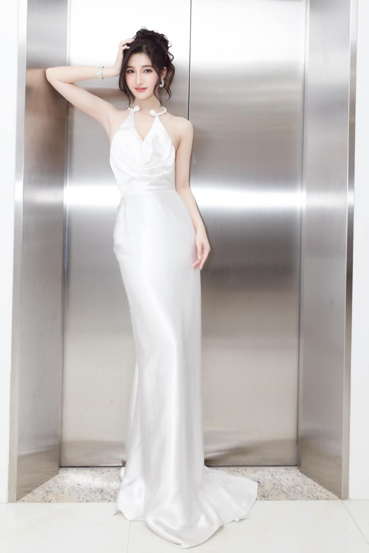 Á hậu Phương Nhi lại lên đồ sang chảnh