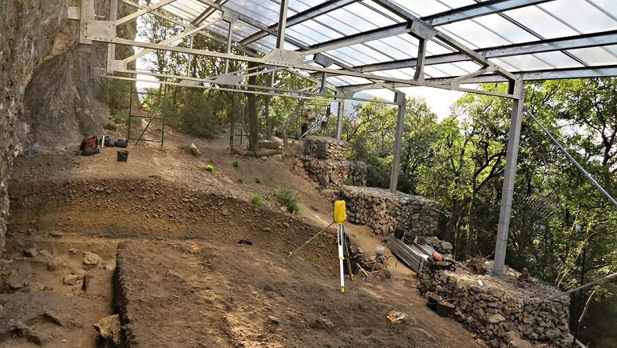 Pháp: Tìm thấy bằng chứng cung tên được con người sử dụng cách đây 54.000 năm Pháp: Tìm thấy bằng chứng cung tên được con người sử dụng cách đây 54.000 năm