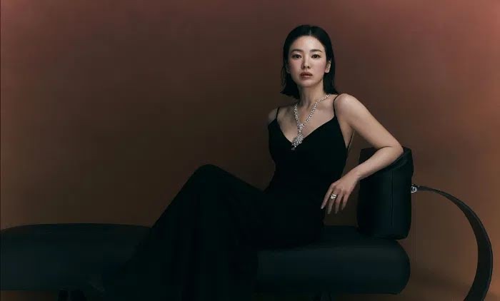 Nữ chính phim The Glory Song Hye Kyo và Lim Ji Yeon đọ độ gợi cảm