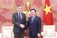 Chủ tịch Quốc hội Vương Đình Huệ tiếp Chủ tịch Ủy ban Đối ngoại Nghị viện châu Âu