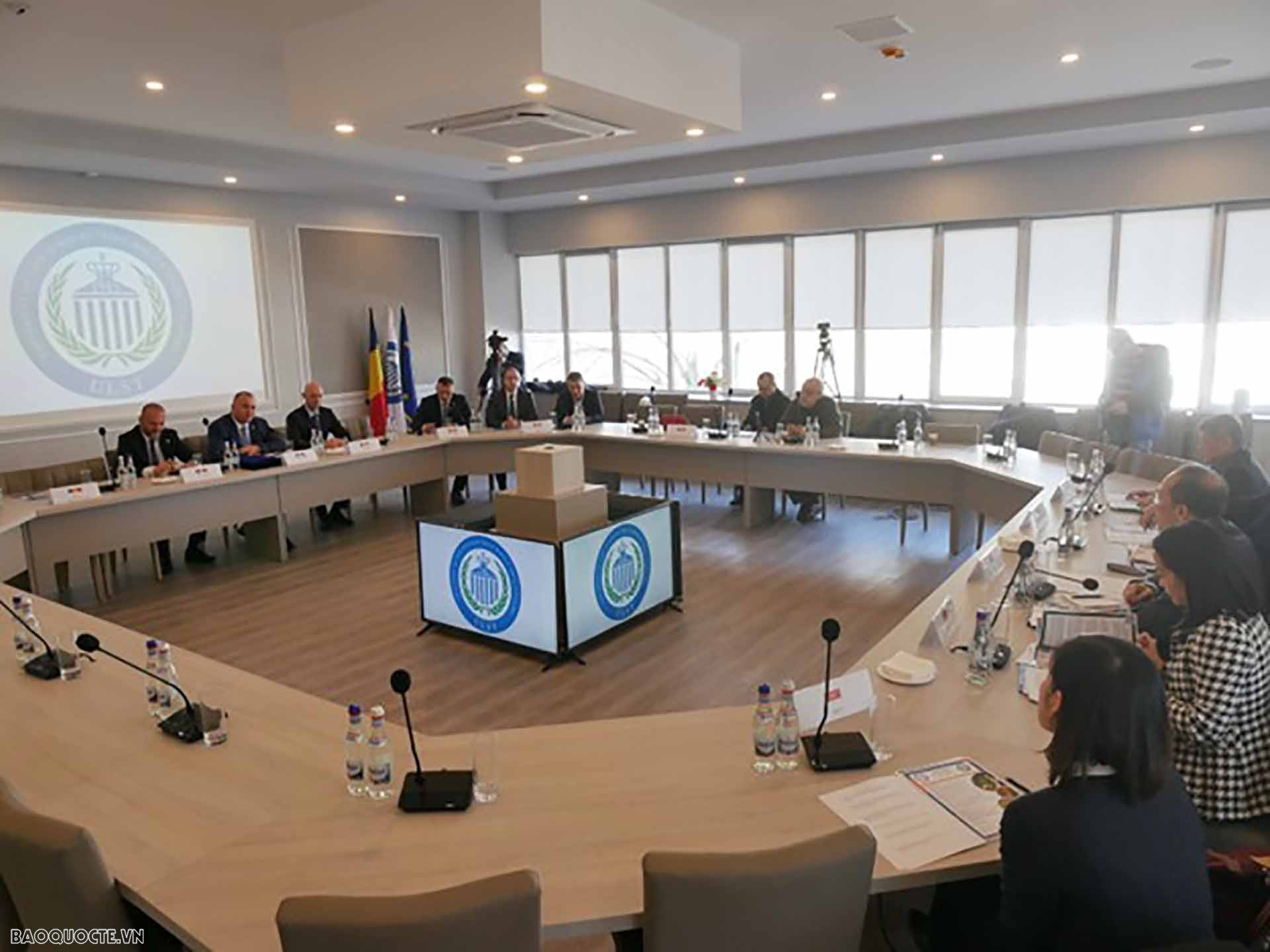 Đoàn thăm Trường Đại học Khoa học đời sống “King Mihai I” tại Tiamisoara Đoàn thăm Trường Đại học Khoa học đời sống “King Mihai I” tại Tiamisoara