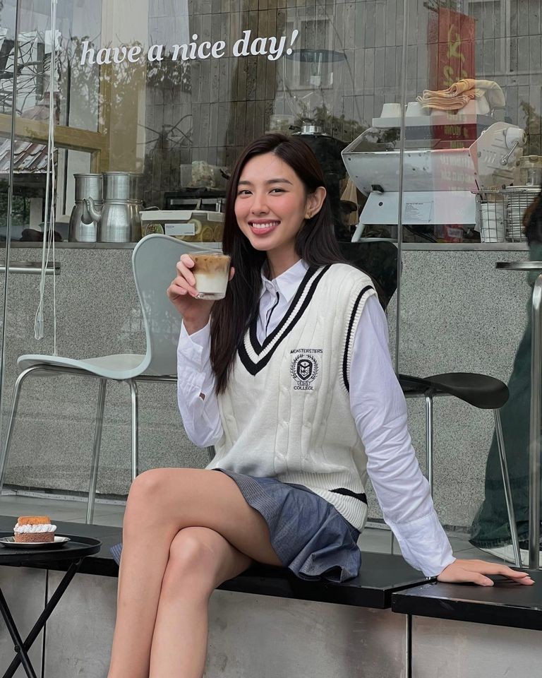 Hoa hậu Nguyễn Thúc Thùy Tiên