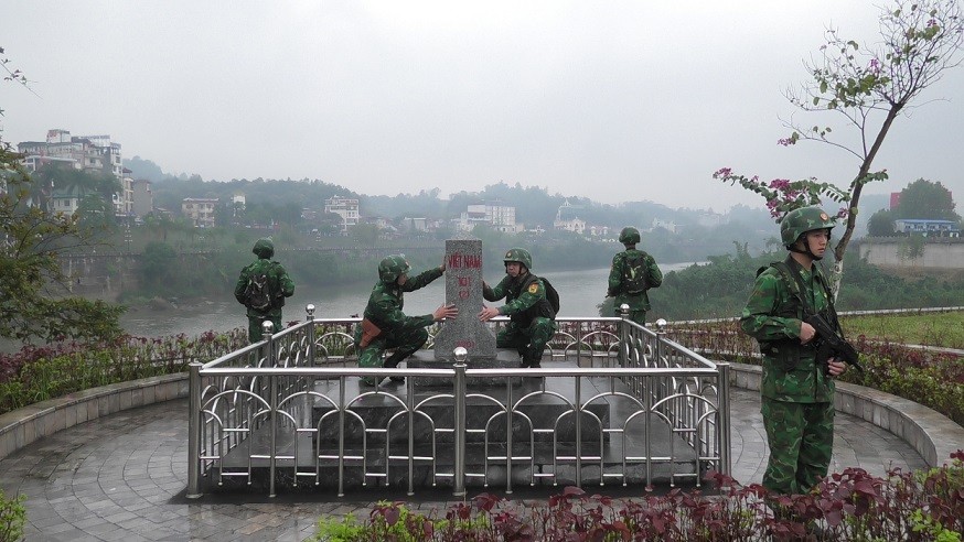 Trao đổi thông tin tuần tra trực tiếp trên cửa khẩu Việt Nam-Trung Quốc