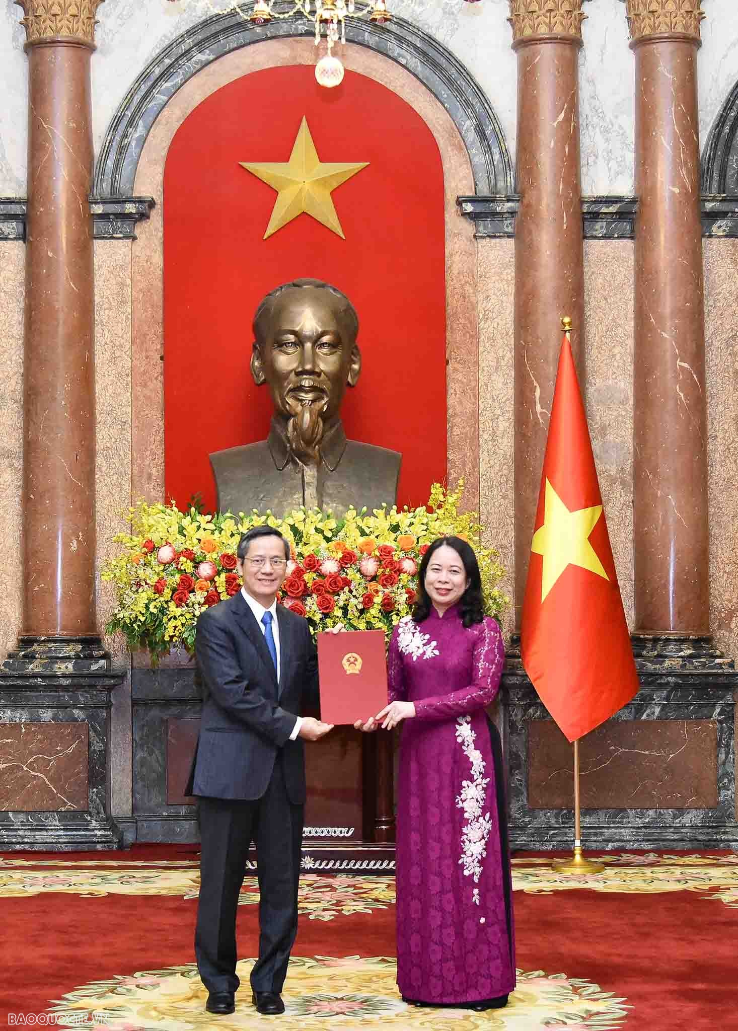 Những hình ảnh Quyền Chủ tịch nước trao quyết định bổ nhiệm cho 15 Đại sứ Việt Nam tại nước ngoài nhiệm kỳ 2023-2026