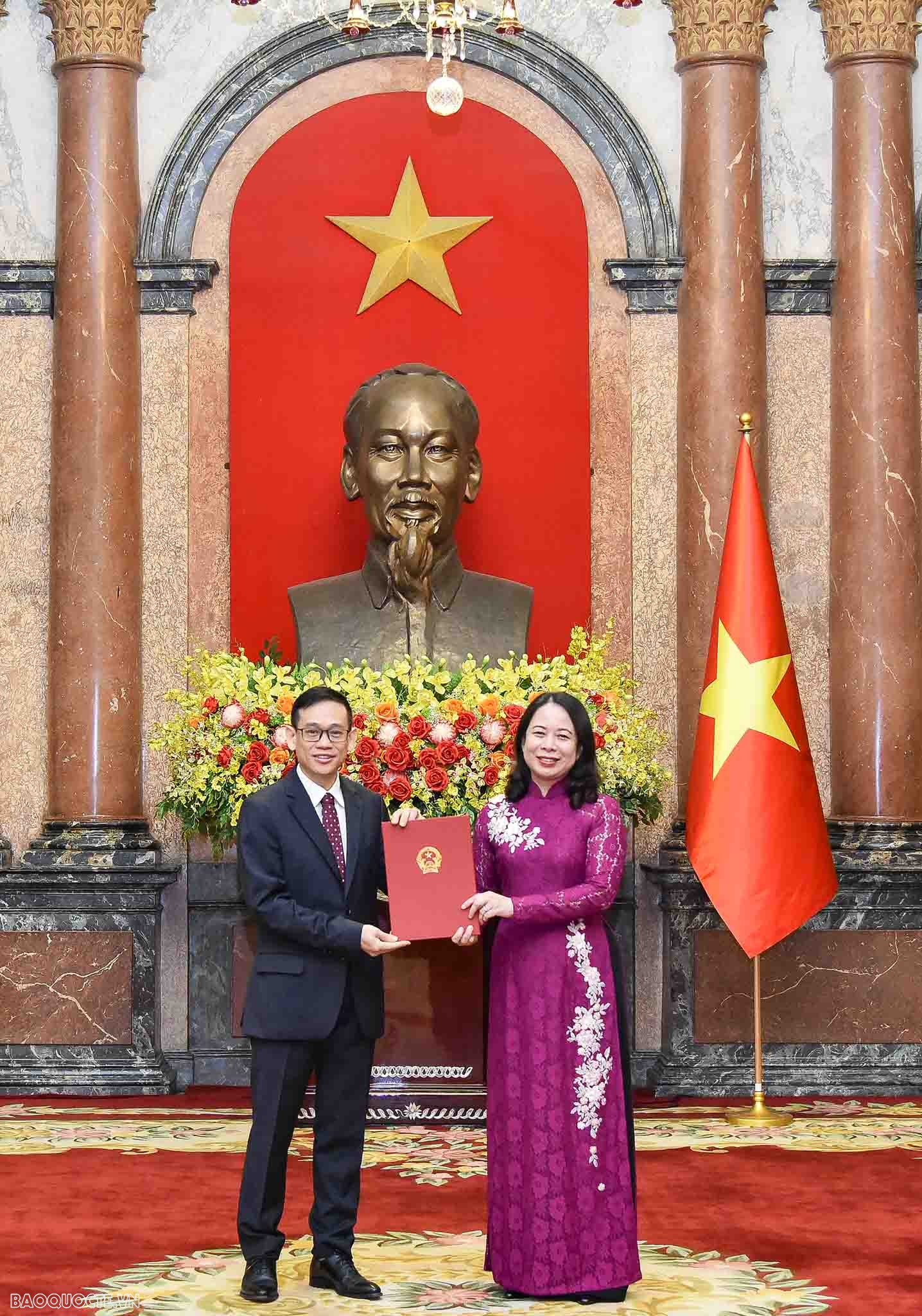 Những hình ảnh Quyền Chủ tịch nước trao quyết định bổ nhiệm cho 15 Đại sứ Việt Nam tại nước ngoài nhiệm kỳ 2023-2026