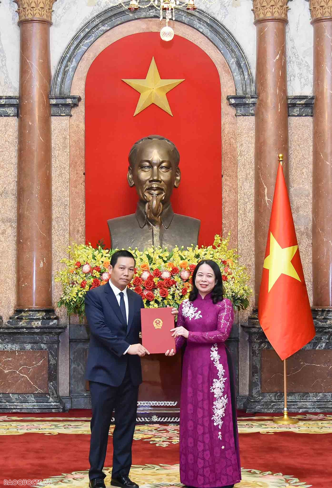 Những hình ảnh Quyền Chủ tịch nước trao quyết định bổ nhiệm cho 15 Đại sứ Việt Nam tại nước ngoài nhiệm kỳ 2023-2026