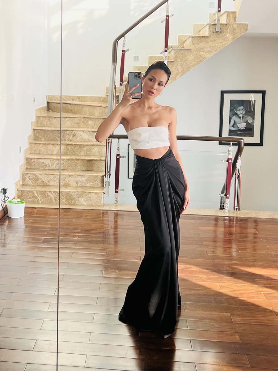 MC Phương Mai khoe dáng sexy, bắt đầu ngày làm việc nhiều năng lượng.