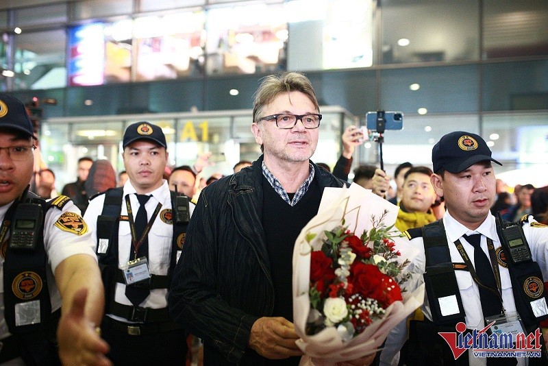 HLV Philippe Troussier tự tin đưa tuyển Việt Nam lên một tầm cao mới