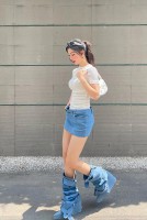 Thời trang đời thường năng động giúp Á hậu Phương Nhi tôn vòng eo nhỏ