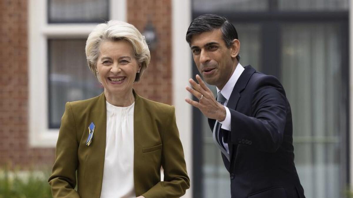 Anh-EU đạt đột phá về đàm phán liên quan Nghị định thư Bắc Ireland, dắt tay nhau bước sang 'chương mới' hậu Brexit. (Nguồn: AP) Anh-EU đạt đột phá về đàm phán liên quan Nghị định thư Bắc Ireland, dắt tay nhau bước sang 'chương mới' hậu Brexit. (Nguồn: AP)