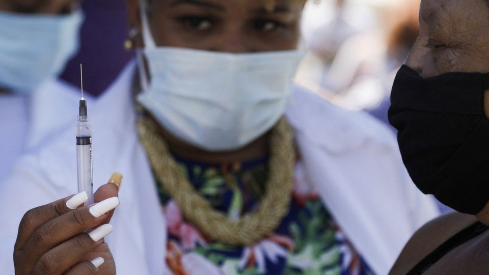 brazil tiem vaccine ngua covid19 the luong tri cho nhom nguoi de ton thuong
