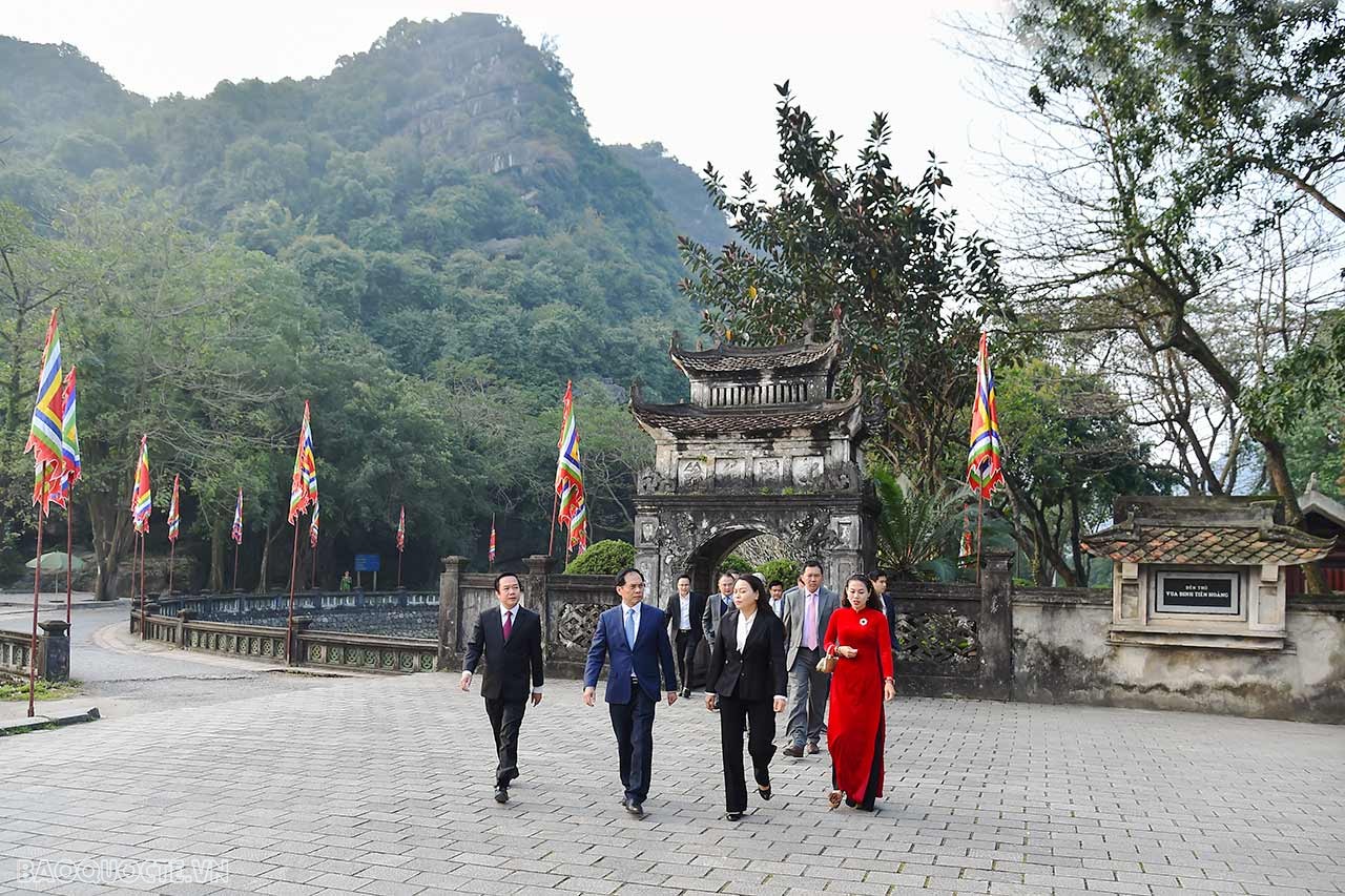 Bộ Ngoại giao phối hợp với tỉnh Ninh Bình trong thúc đẩy hoạt động kinh tế đối ngoại Bộ Ngoại giao phối hợp với tỉnh Ninh Bình trong thúc đẩy hoạt động kinh tế đối ngoại