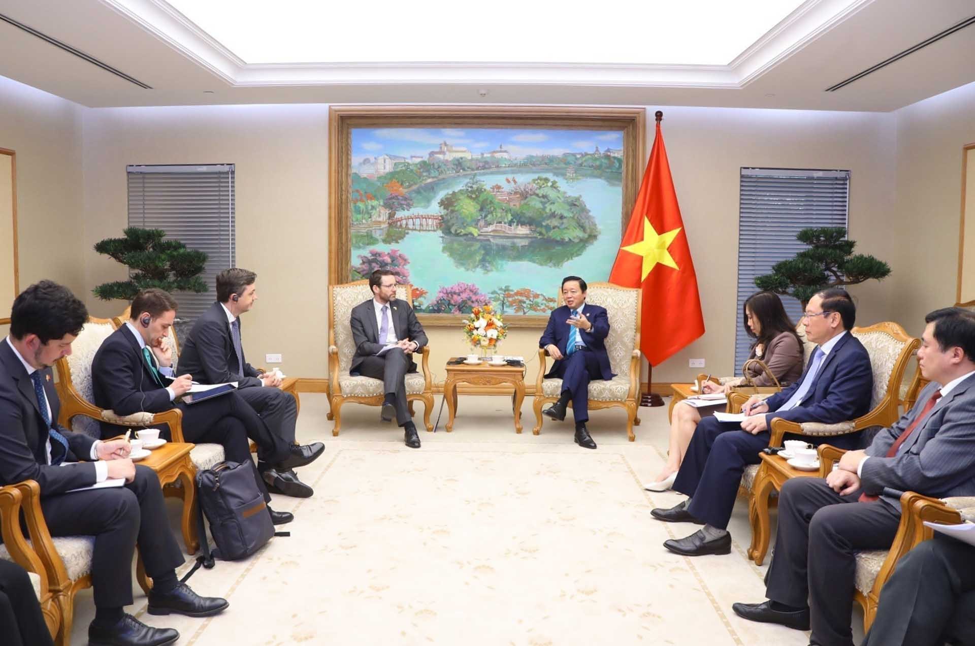 Phó Thủ tướng Trần Hồng Hà tiếp ông Iain Frew, Đại sứ Vương quốc Anh tại Việt Nam. (Nguồn: TTXVN)