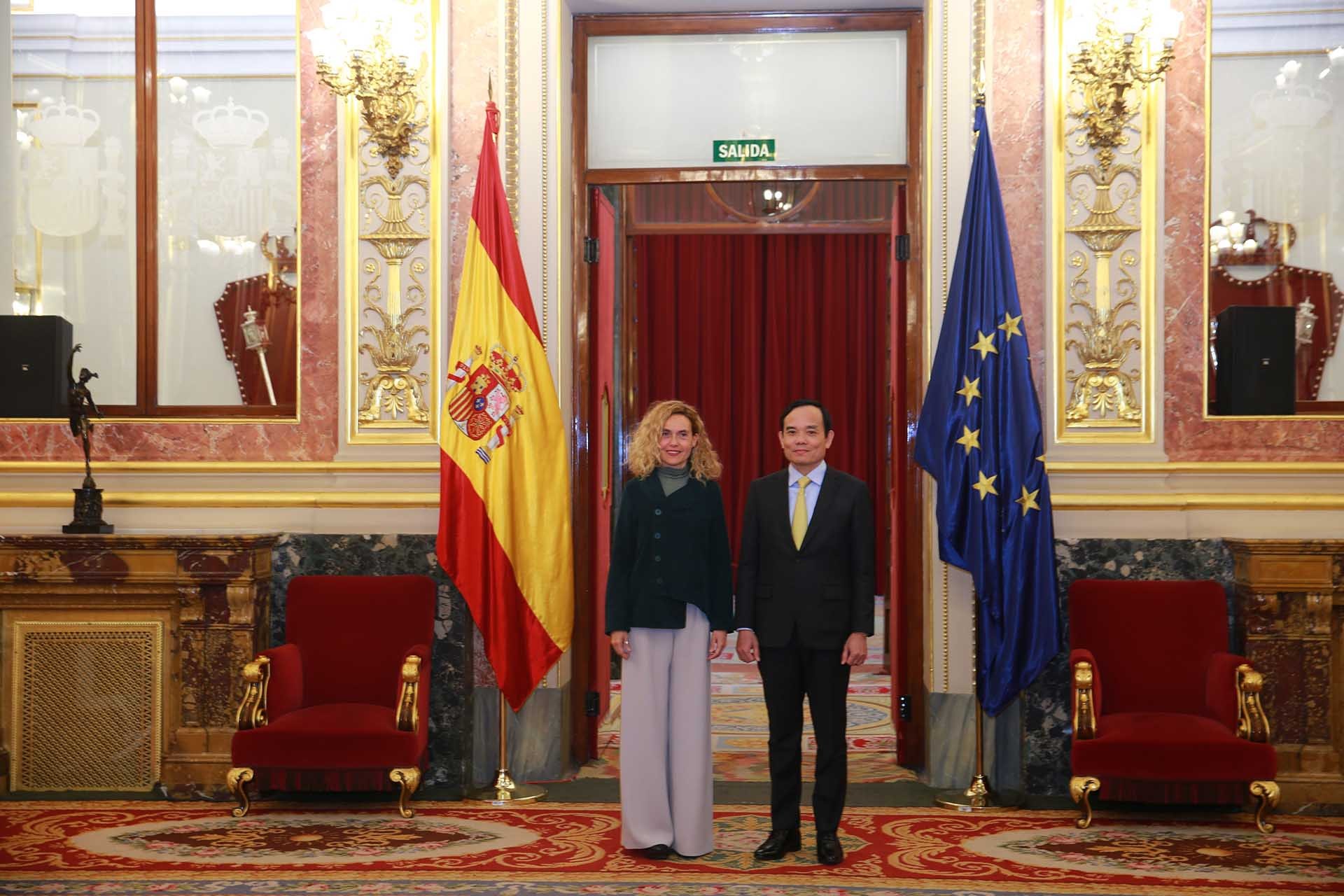 Phó Thủ tướng Chính phủ Trần Lưu Quang hội kiến chủ tịch Hạ viện Tây Ban Nha Meritxell Batet. (Nguồn: TTXVN) Phó Thủ tướng Chính phủ Trần Lưu Quang hội kiến chủ tịch Hạ viện Tây Ban Nha Meritxell Batet. (Nguồn: TTXVN)