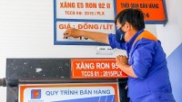 Giá xăng dầu hôm nay 20/4: Tiếp đà lao dốc; giá xăng trong nước có thể quay đầu giảm vào ngày mai?