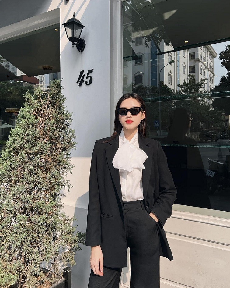 Chọn phong cách công sở tối giản Hoa hậu Đỗ Thị Hà vẫn xinh đẹp nổi bật