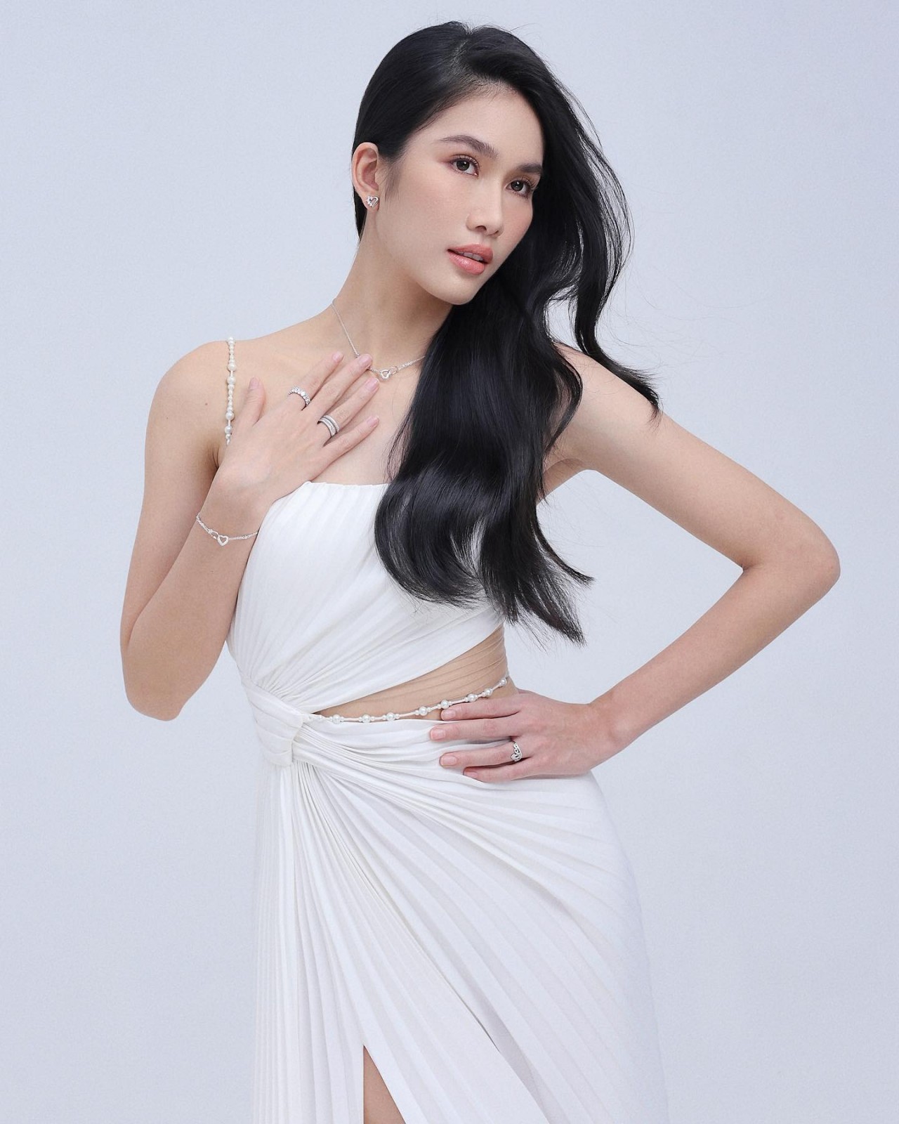 Á hậu Phương Anh