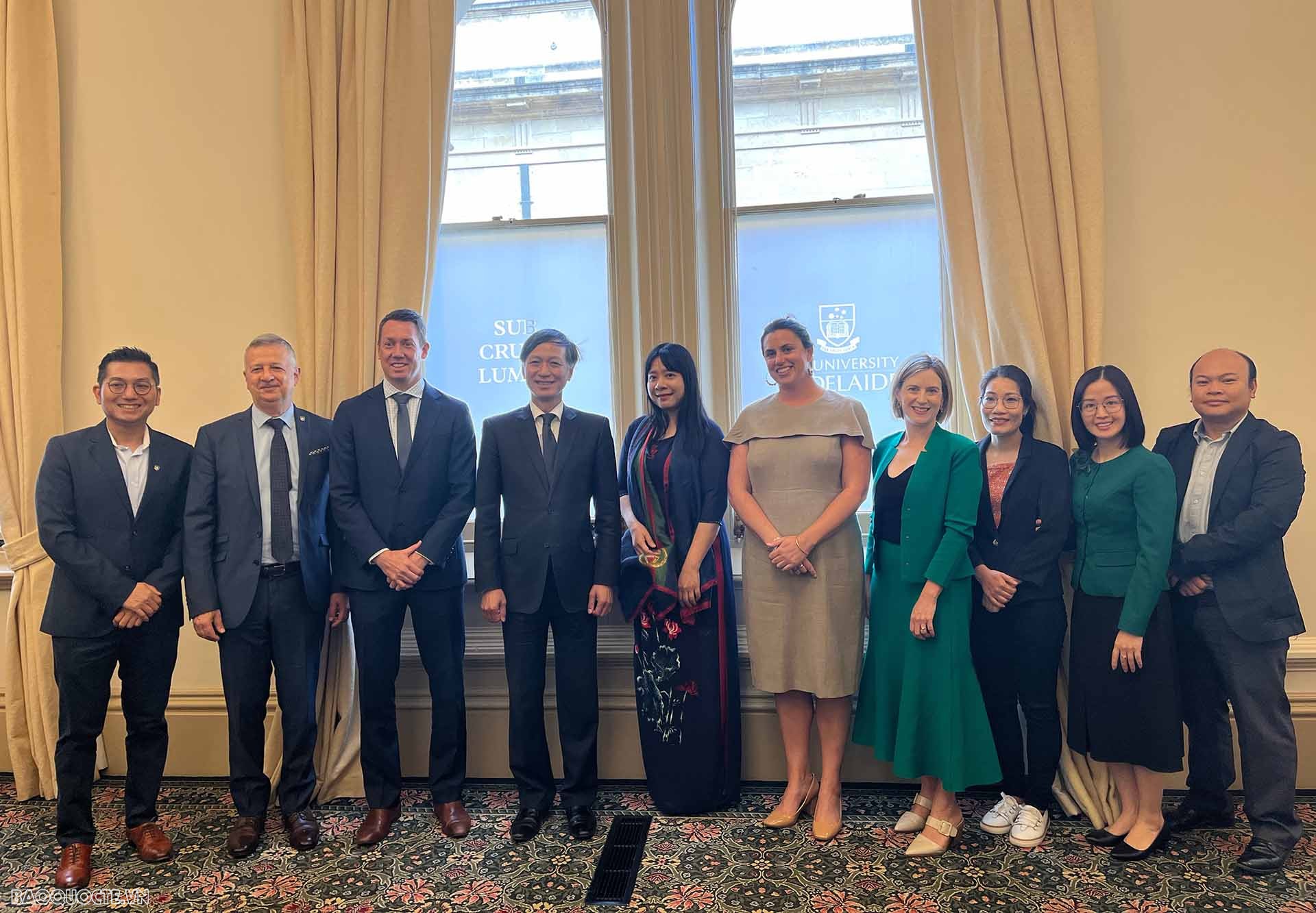 Đại sứ Nguyễn Tất Thành gặp mặt đại diện cơ quan giáo dục và các trường đại học tại bang Nam Australia.