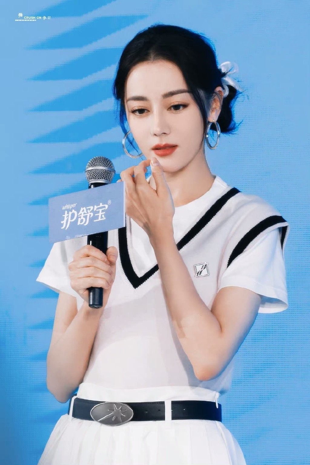 Địch Lệ Nhiệt Ba xuất hiện đẹp như búp bê sau thời gian 'vắng bóng'