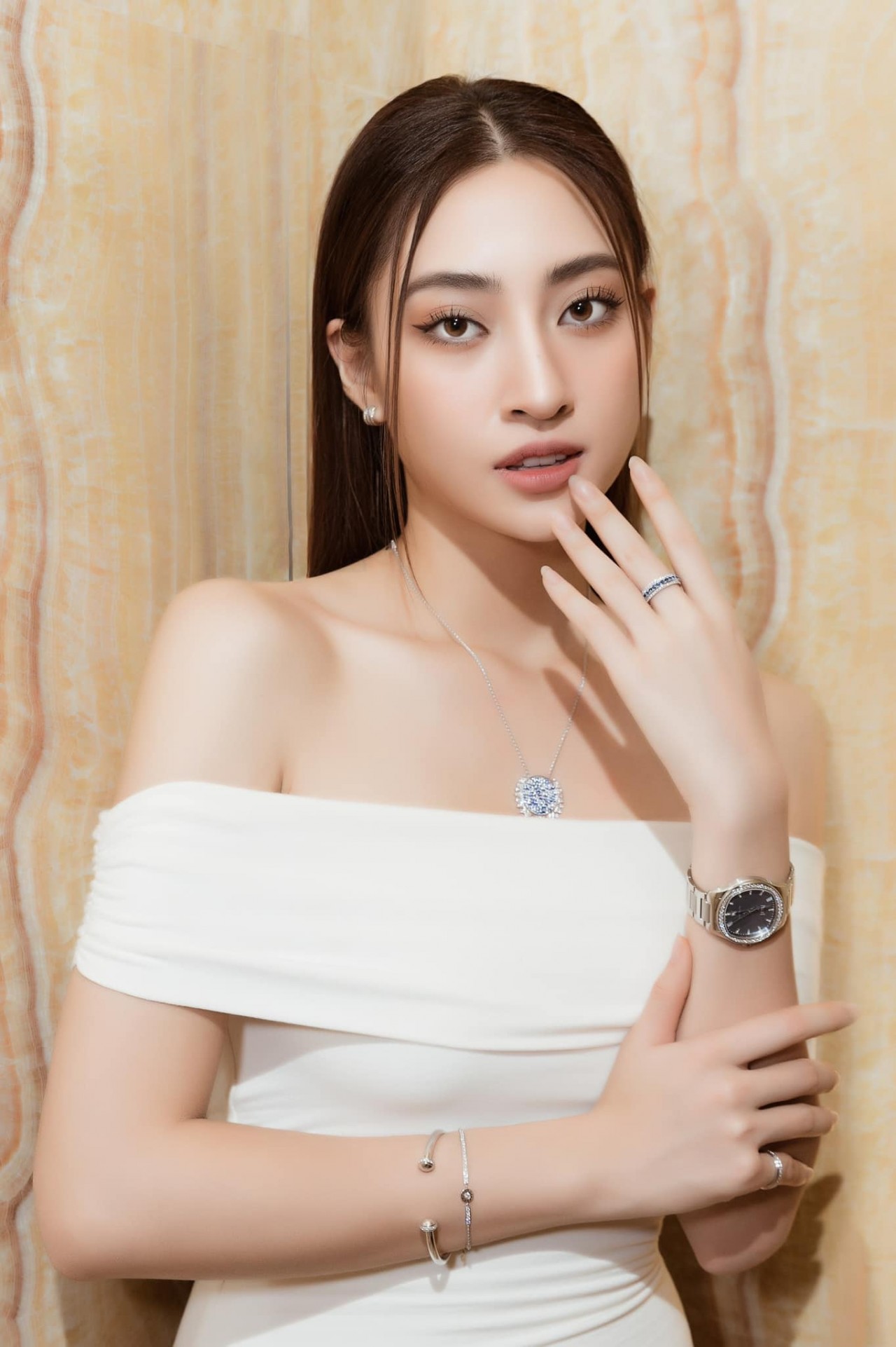 Mê đắm nhan sắc bộ 3 giám khảo quyền lực Lương Thùy Linh - Tiểu Vy- Đỗ Thị Hà