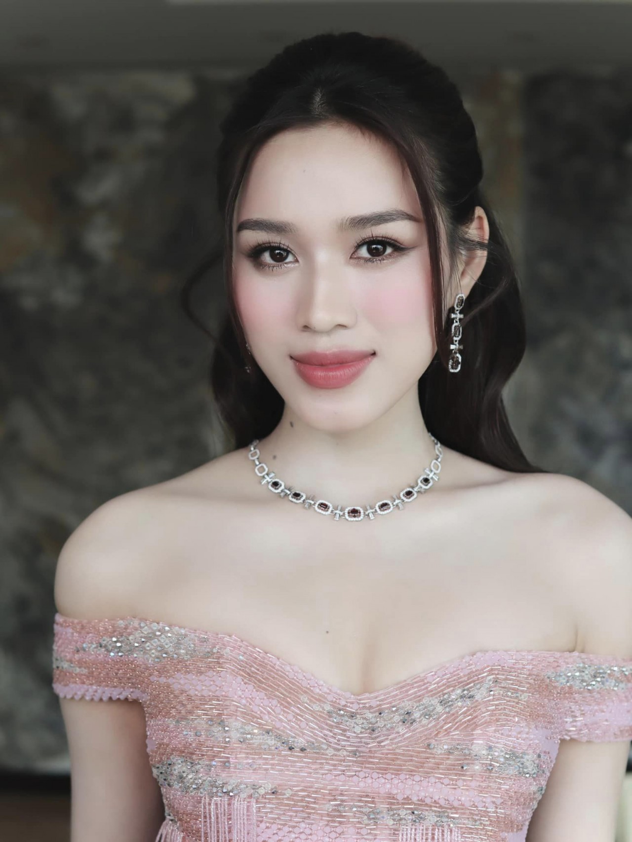 Mê đắm nhan sắc bộ 3 giám khảo quyền lực Lương Thùy Linh - Tiểu Vy- Đỗ Thị Hà