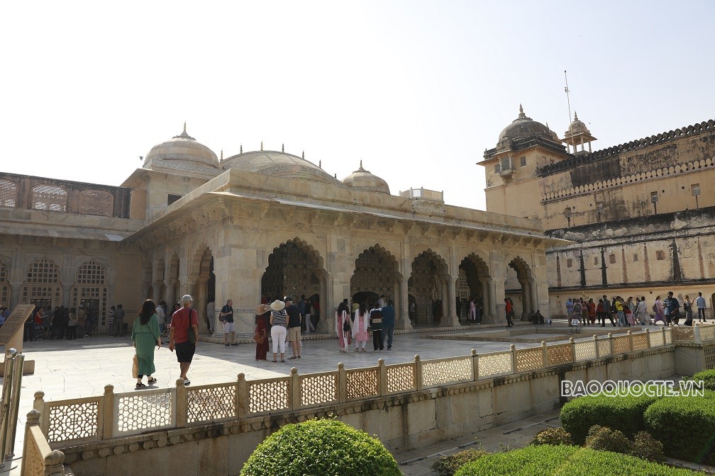 Du khách Việt và trải nghiệm cưỡi voi ngắm cảnh ở Ấn Độ