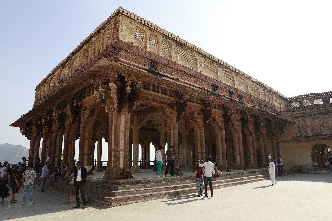 Du khách Việt và trải nghiệm cưỡi voi ngắm cảnh ở Ấn Độ